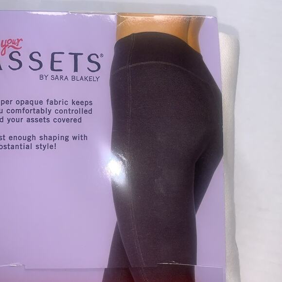 SPANX Assets by Sara Blakely Structured Leggings - Denim Look Crop. Ivory. Small - Picture 10 of 10